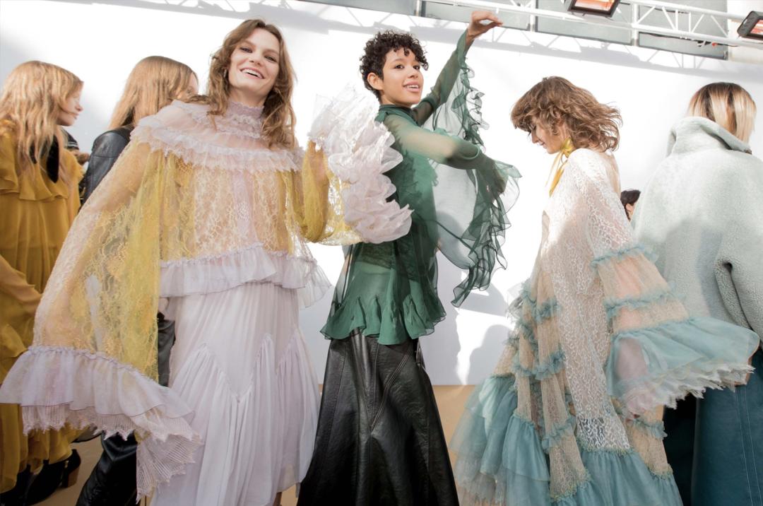 那个给Chloé设计出小猪包的设计师居然被Givenchy炒鱿鱼了