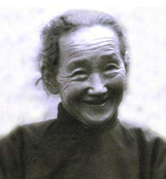 上将*世友许**刚烈一生，但谈起家人们所受的苦难时，却哭得像个孩子