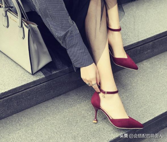 分享女生秋冬季必备的七种鞋子 (秋冬必备百搭鞋子时髦又好看)