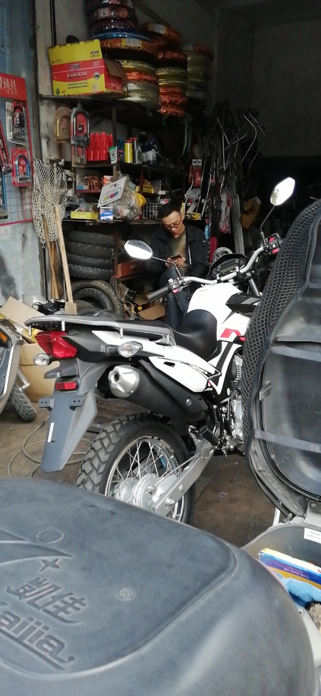 油腻大叔,油腻大叔被看上完整版