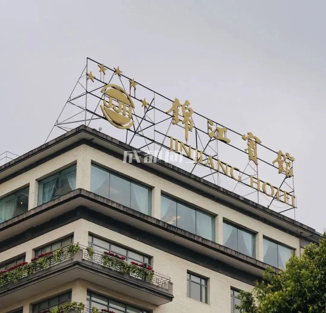 如何让成都变东京？网友：大LOGO收敛点