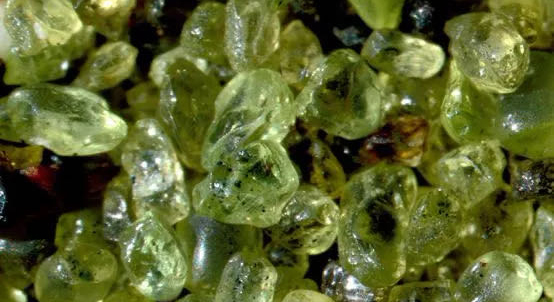 地上捡橄榄石，山上挖“战国红”，走，这个国庆到河北寻宝去