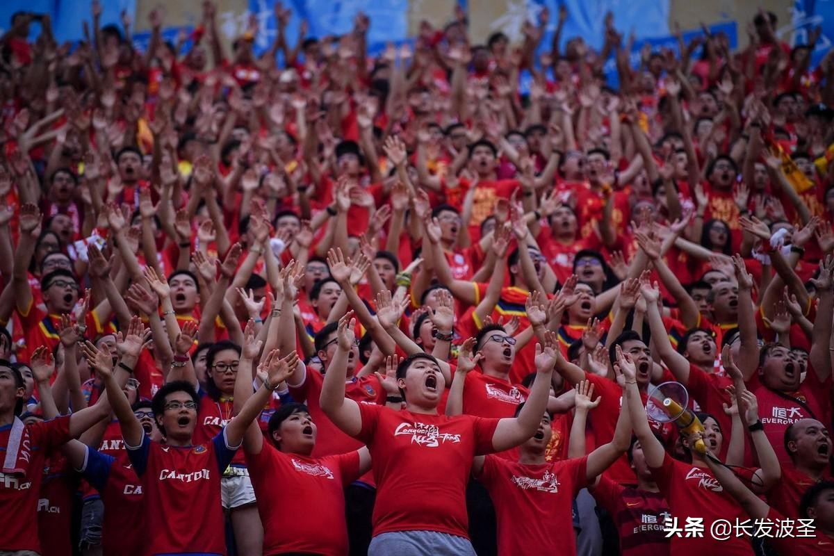 盘点球迷骂国足的名场面,名记质疑李铁