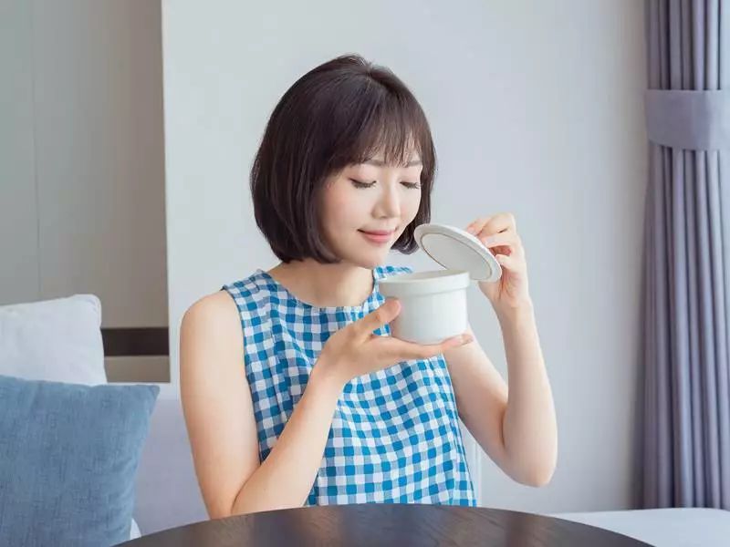 哺乳期宝妈需要禁哪些食物不能吃,哺乳期的宝妈食物禁忌