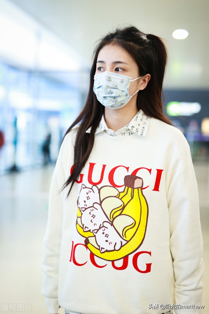 白鹿同款衣服celine,明星穿搭白鹿卫衣牛仔裤