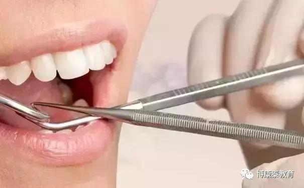 拔完牙吐口水还是咽下去,拔了牙老是吐口水直流