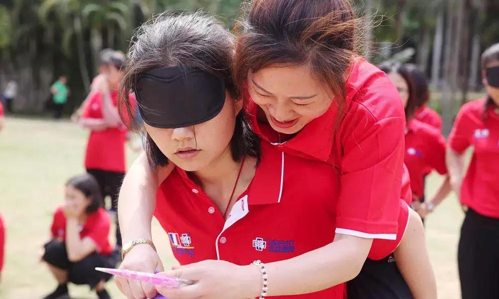 巨邦清明献花丨人间四月无心芳菲，上山看总设计师改革大步豪迈