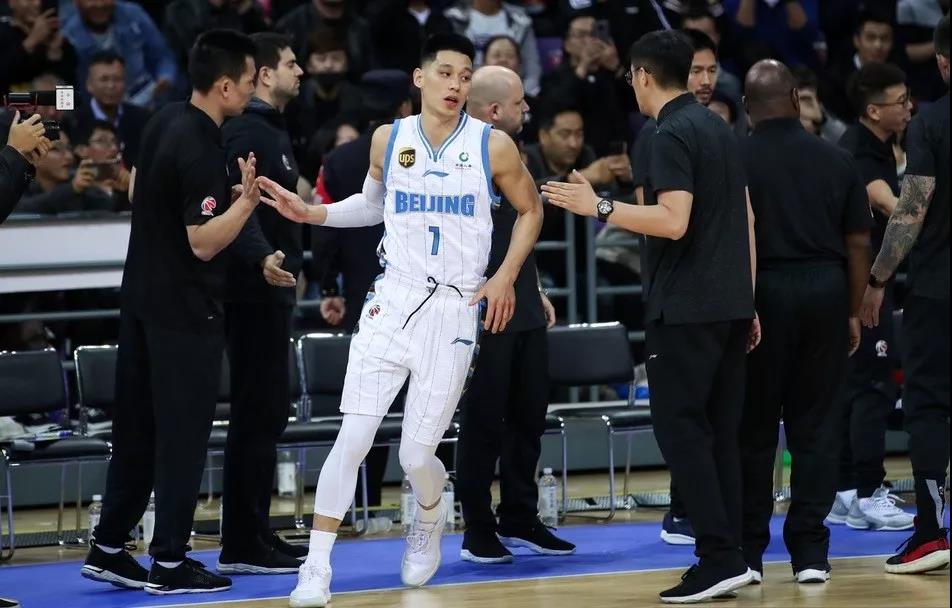 cba赛场再现争议一幕,cba赛场上用过的篮球值钱吗