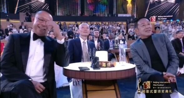 北影节闭幕式众星云集，收视率持续攀升，《云霄之上》成大赢家