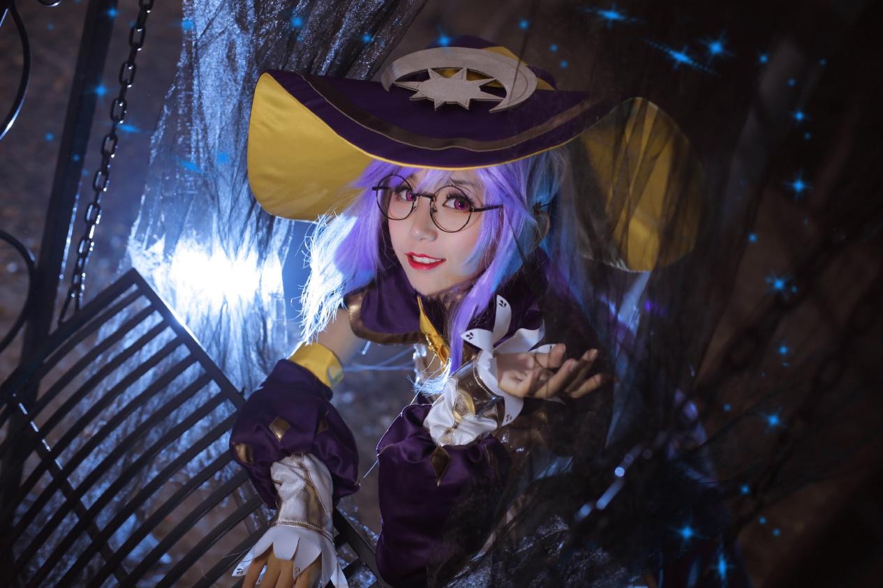 不给糖就捣蛋的美少女,不给糖吃就捣蛋的小女巫