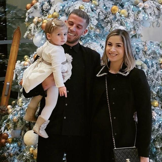 圣诞节足球明星,梅威瑟挥霍无度