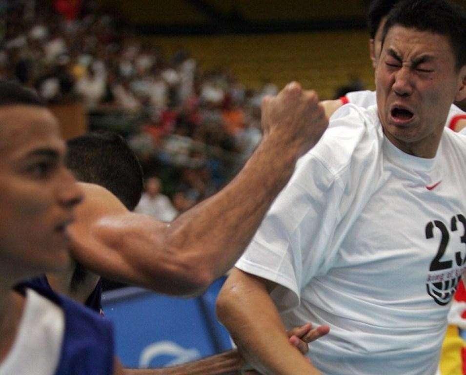 易建联打篮球精彩比赛,易建联打篮球比赛