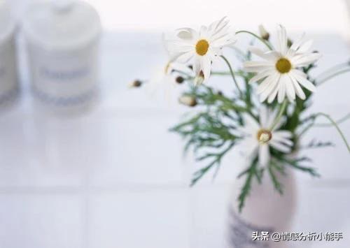 孕妇怀孕9个月坚持下地干活,孕期很累浑身没劲还流血正常吗