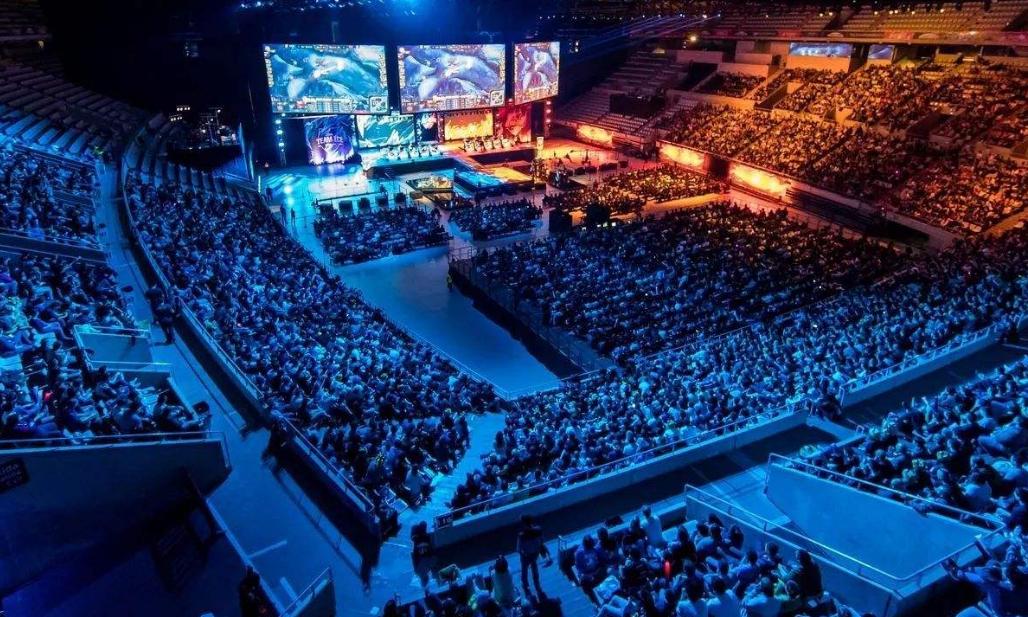 电竞快速发展源头，正是我们十年前充的Q币，成就了腾讯的今天