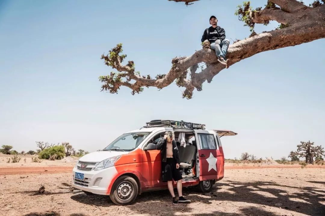 95后开着五菱环游世界,95后开面包车环游世界