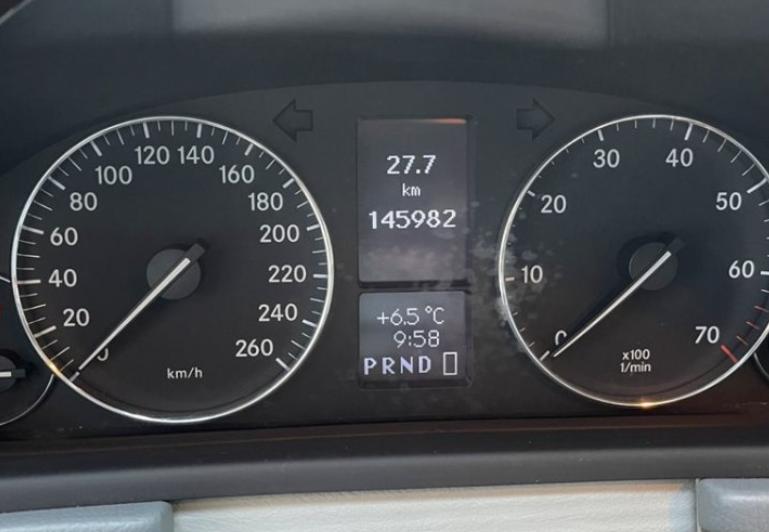 奔驰c2002.0二手价格,奔驰c200二手价格19年首付多少