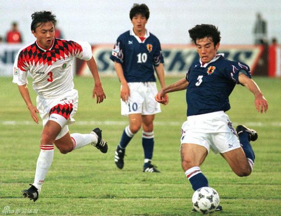 国足球衣都是红和白吗,国足球衣2007