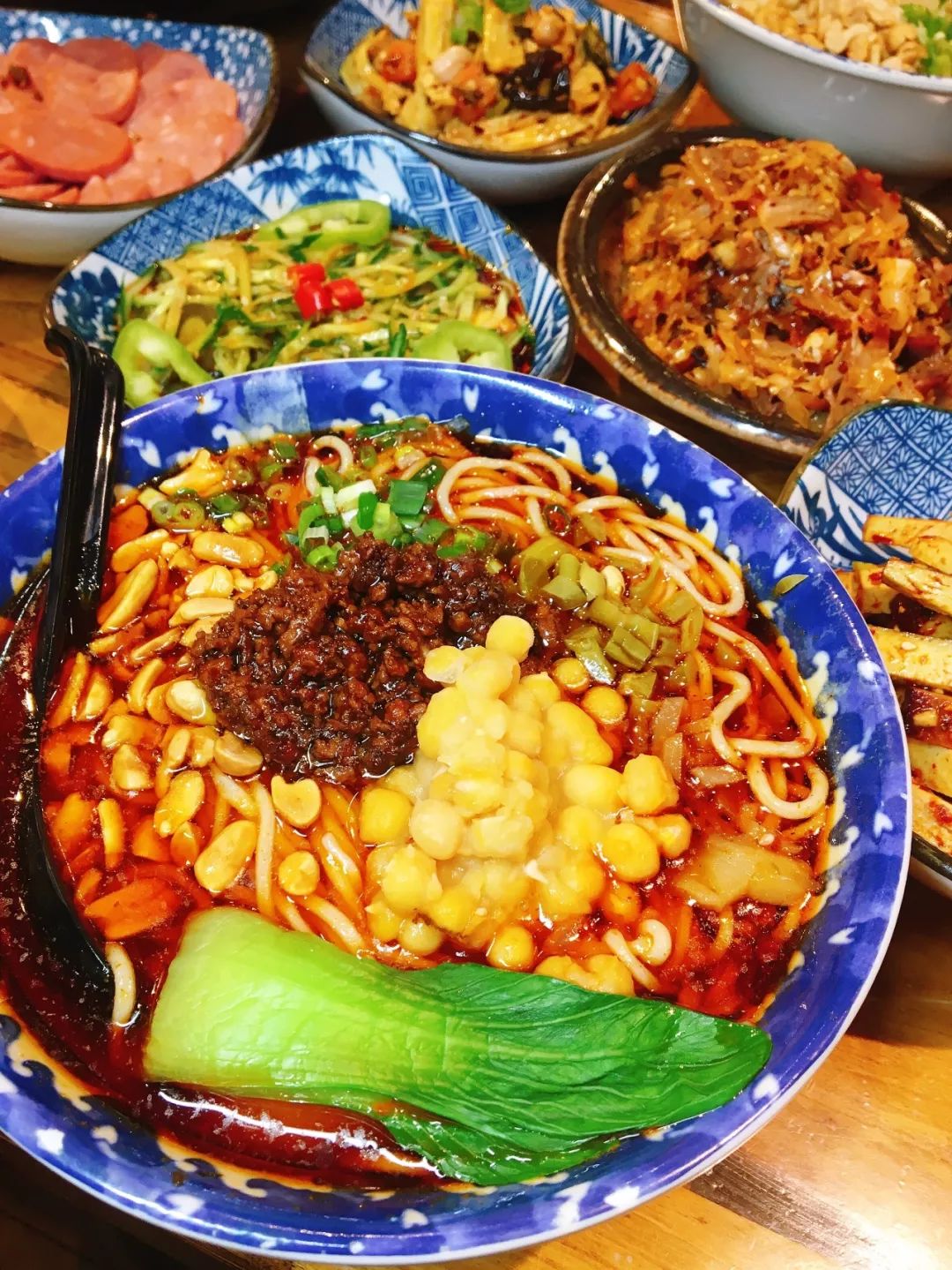 一碗小面一把青菜,一碗小面二个小菜