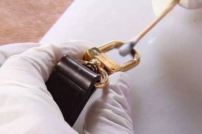 几千块买二手大牌包,几百块钱买的金表掉色吗