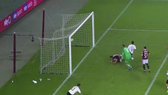 意甲豪门轰然倒下！4分钟内染红连丢2球遭逆转，悍将倒钩技惊四座