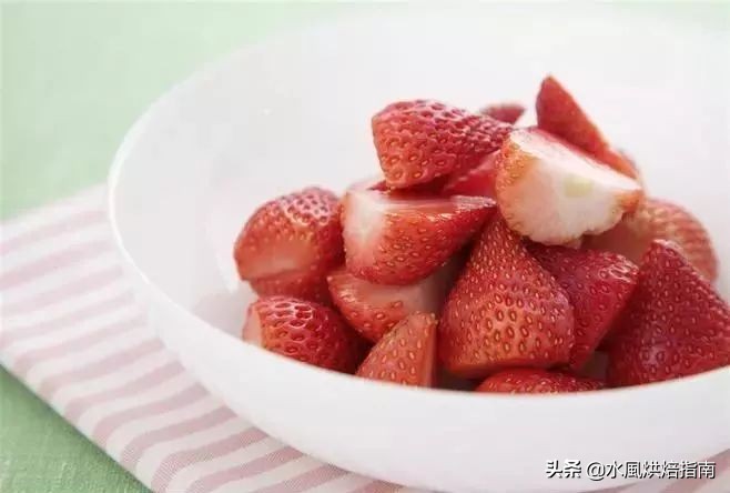 不用去韩国排队,也能吃到火爆的ins的LeBreakLab草莓蛋糕卷