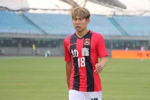 上港杨世元防线,上港后腰杨世元