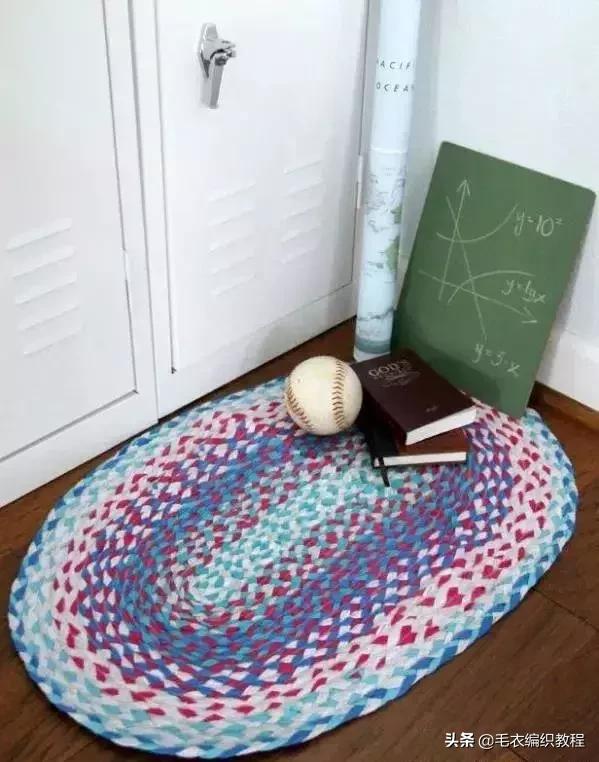 旧毛衣编织地毯最简单方法,旧毛线编织地毯地垫的视频