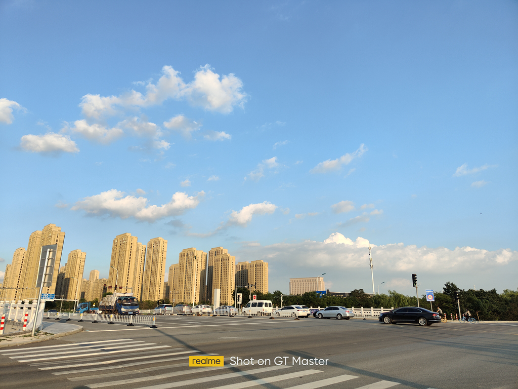 标准“水桶”级配置，realmeGT大师探索版评测，骁龙870+120Hz屏