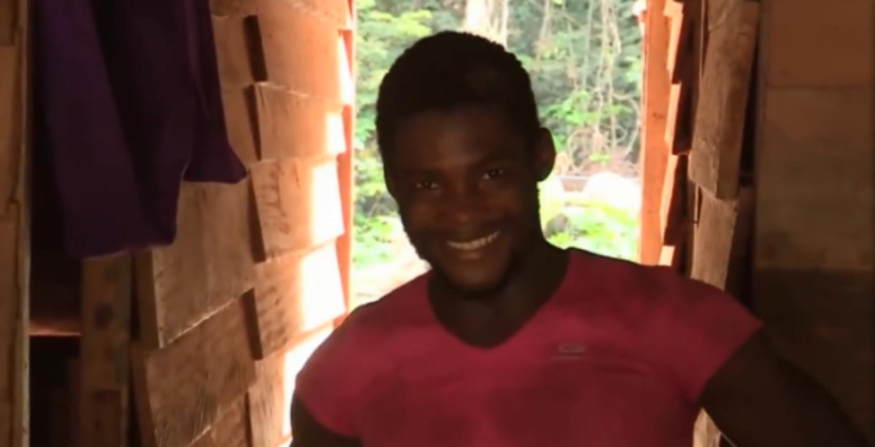 非洲牧师给穷人疯狂*脑洗**，几分钟就赚两万块，穷人激动得浑身抽搐