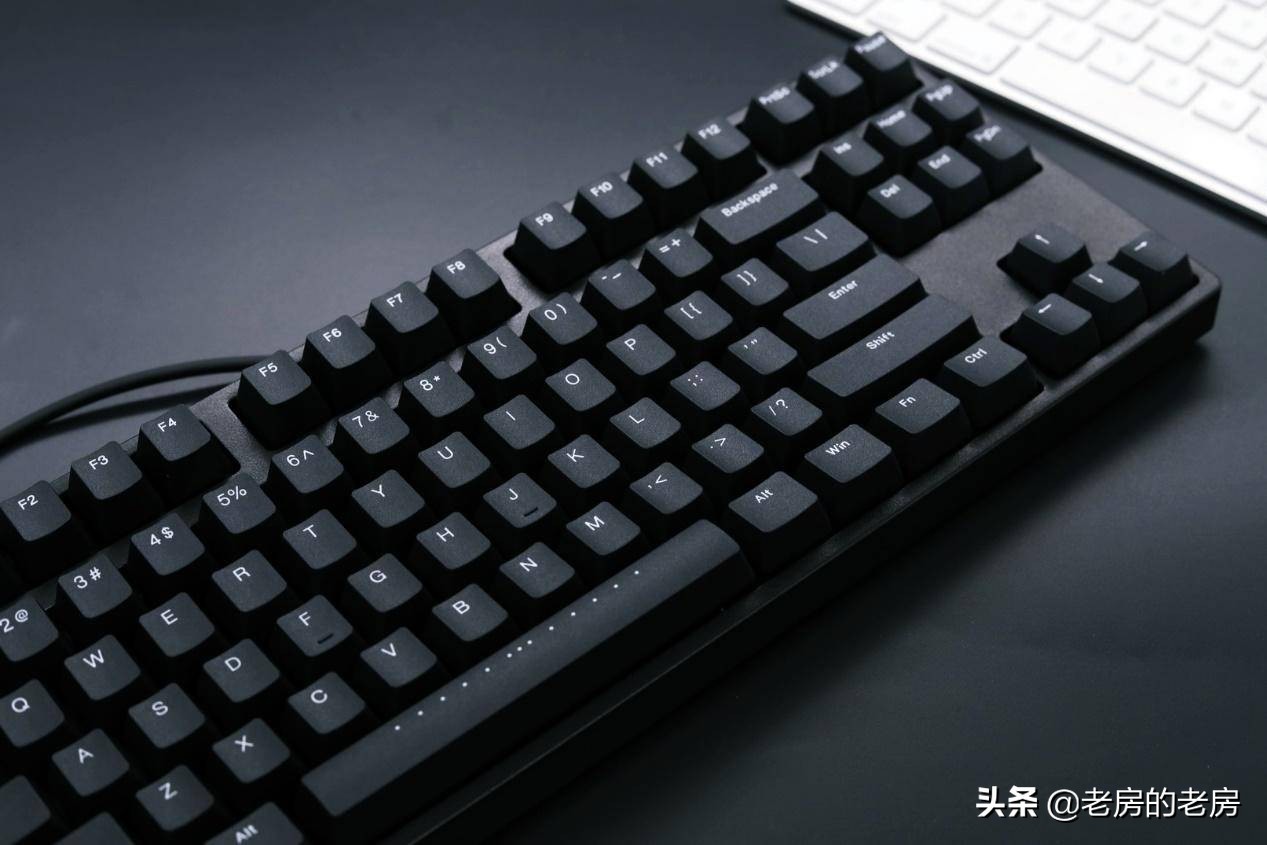 桌面线路整理小技巧,电脑桌面线材整理方案