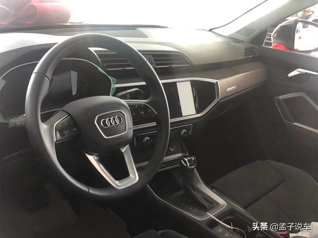 奥迪q31.4t油耗多少钱一公里,2022款奥迪q3时尚致雅白色提车