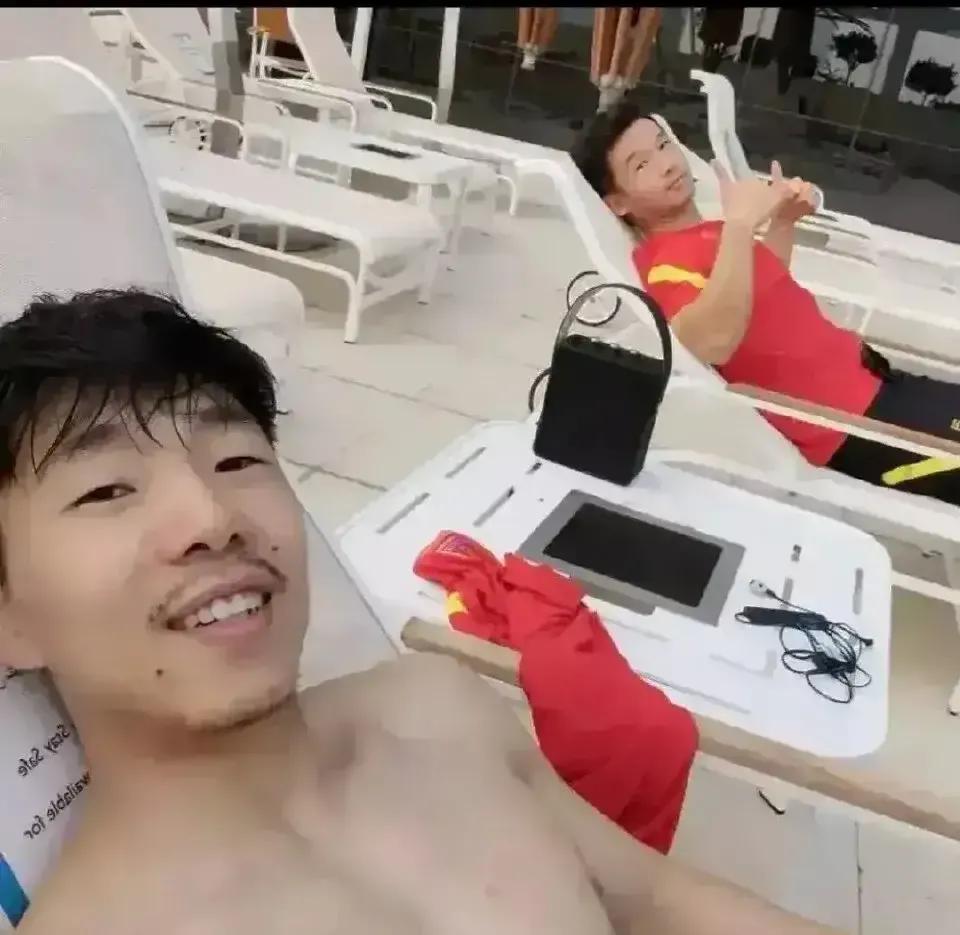 国足有忧患意识,国足奋不顾身