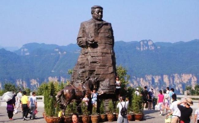 苍松翠柏忠魂不朽,历史上元帅的墓在哪里