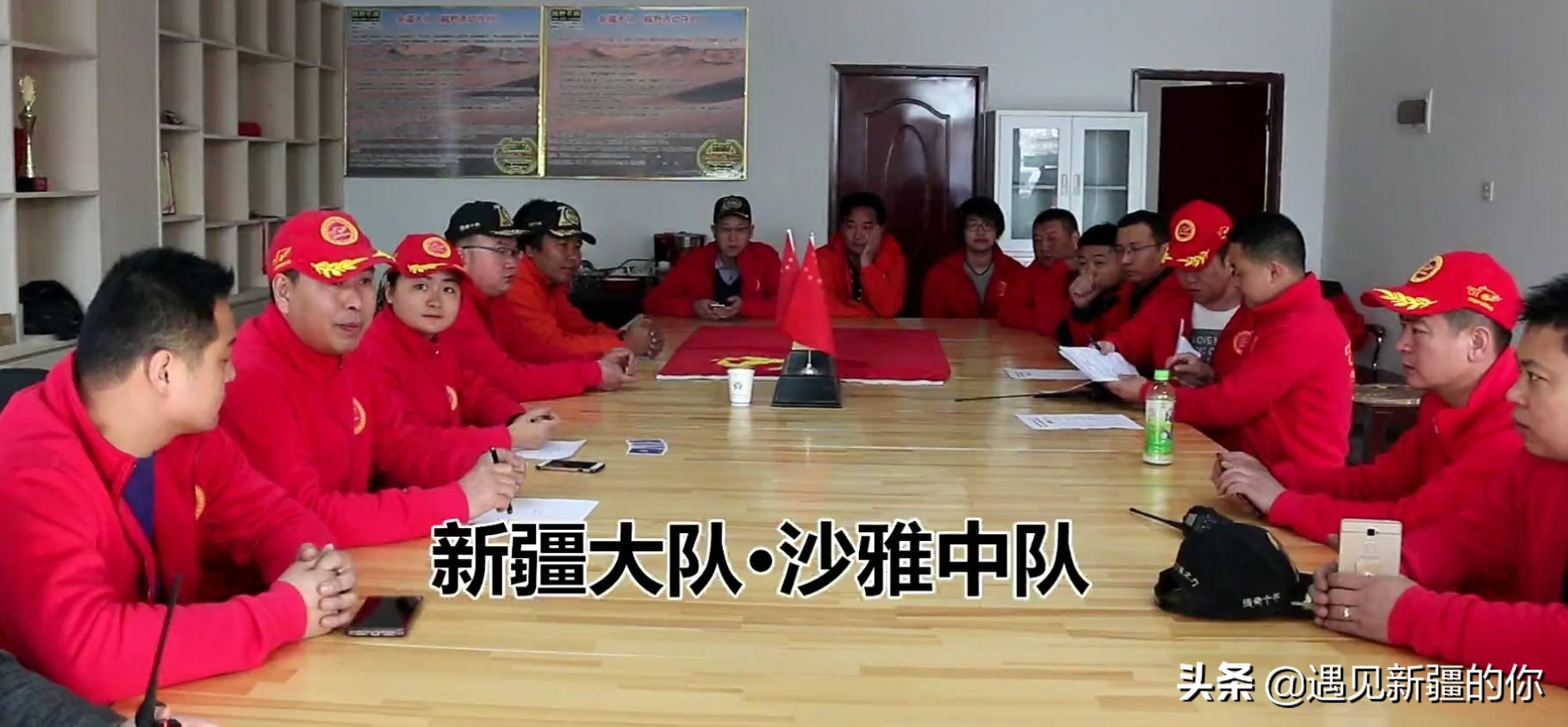 塔克拉玛干沙漠篝火晚会,六轮越野车穿越无人区