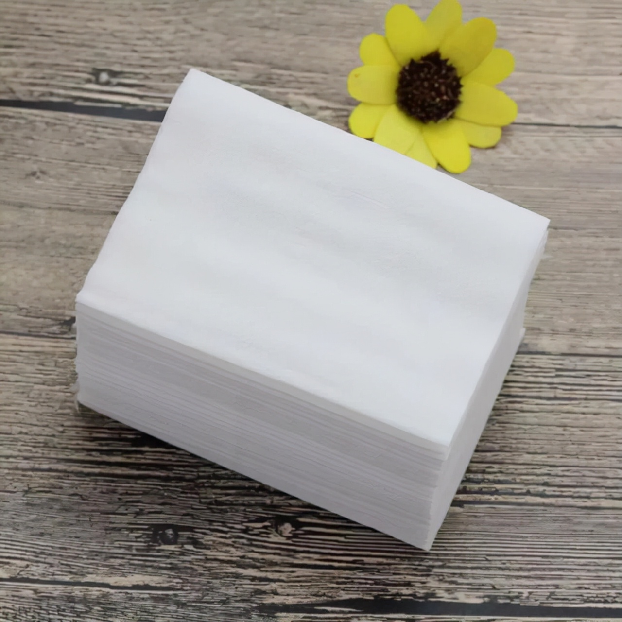 上完小便用纸巾擦好还是湿巾好,女性用湿巾还是纸巾好