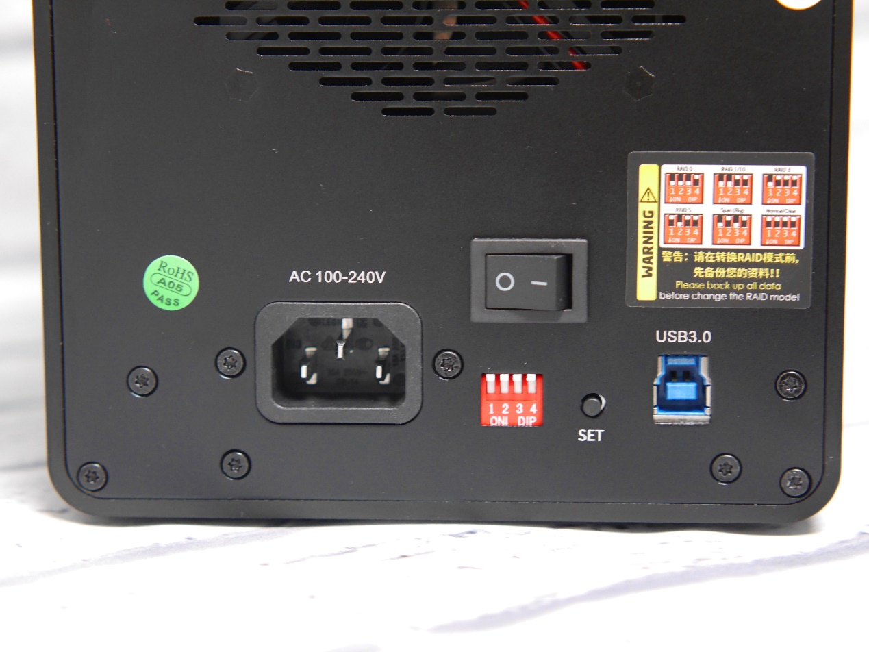 折腾NAS半年后的感受：也许我们需要的只是一个硬盘柜而已