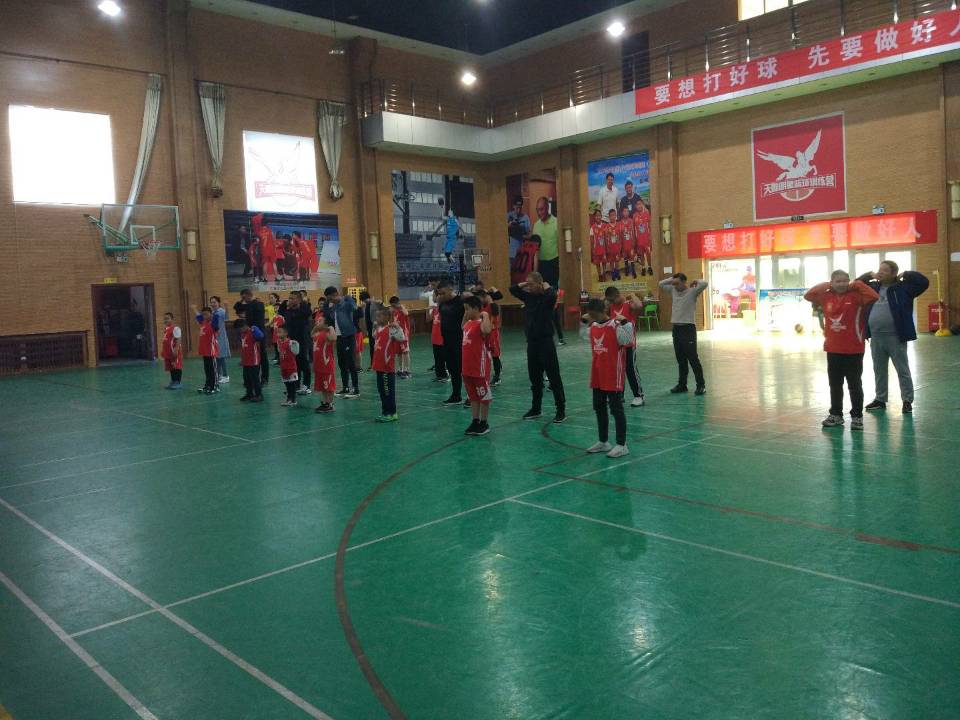 幼儿篮球3-6岁启蒙热身活动,幼儿园小孩篮球训练内容
