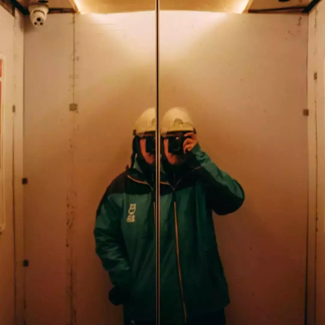 一个大学老师决定去送外卖,一个北大毕业生送外卖