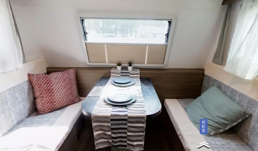 双轴公寓式拖挂房车,u型小型拖挂式房车