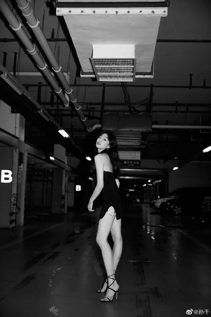 今夏最值得入手的4双网红凉鞋,圆头高跟凉鞋今夏最洋气