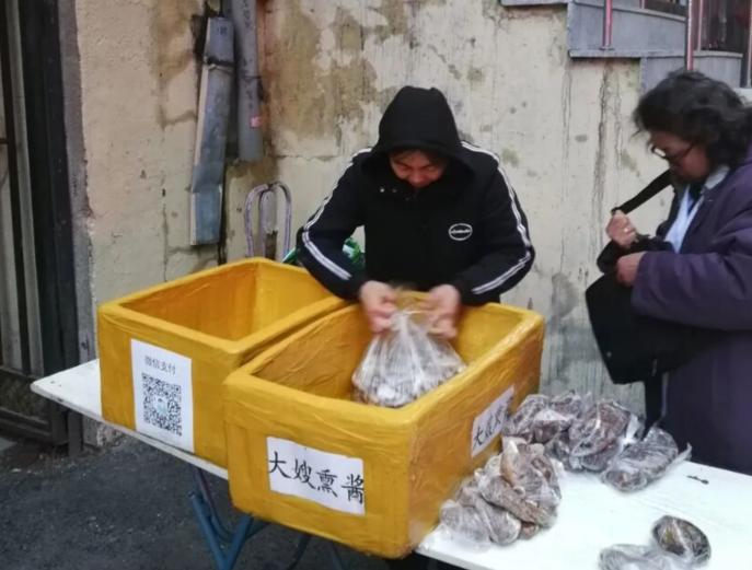 哈尔滨小媳妇卖熏酱肉20多年，200斤3小时卖光，节假日休息