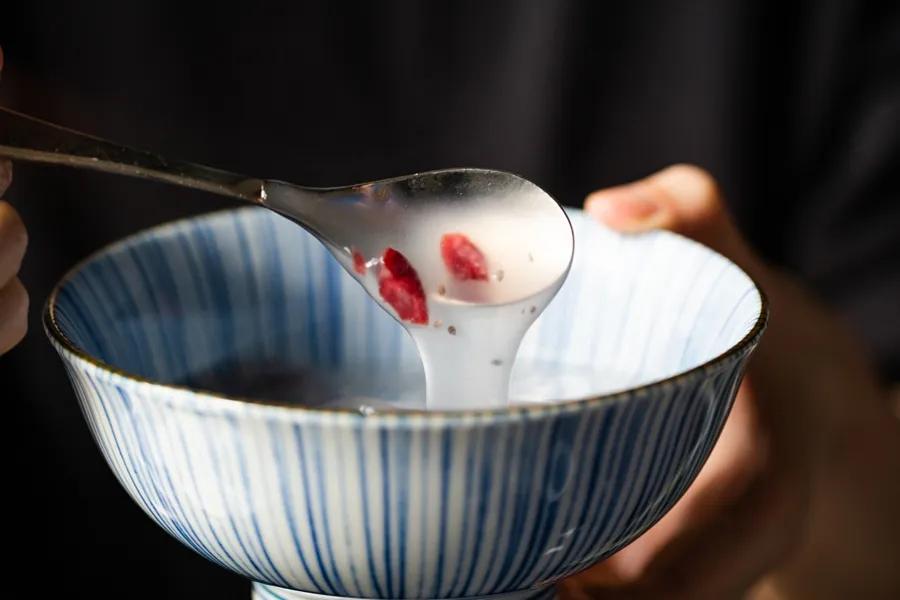 在李佳琪直播间买零食，是个划算的选择吗？