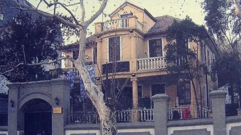 北大教授丧妻续娶小姨子，全国讨论这件事，原来黑手是大姨子