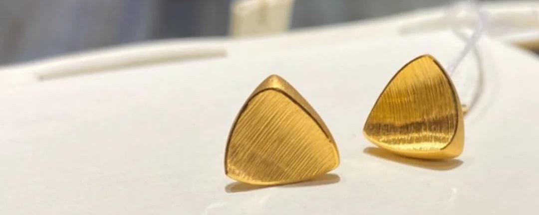 足金和999的足金首饰哪个贵,足金999的首饰和足金有什么区别