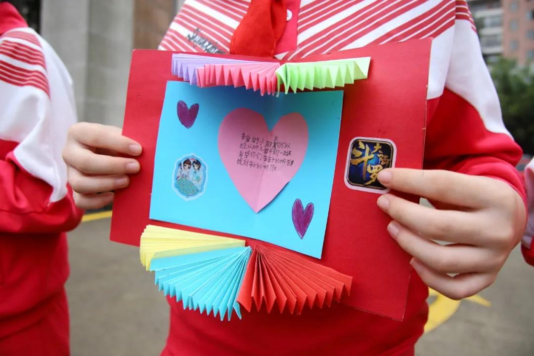 平南中心小学开笔典礼现场,镇宁自治县实验小学开笔典礼