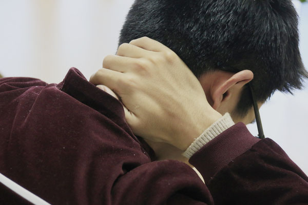 脖子咔咔响耳鸣是颈椎病吗,脖子咔咔响脑袋紧绷是有颈椎病