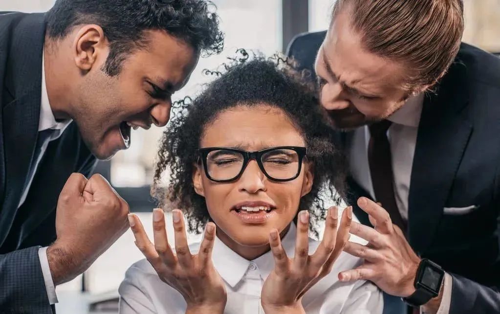 同事经常甩锅和命令我做事，怎么办？4个策略，避免被人随意使唤