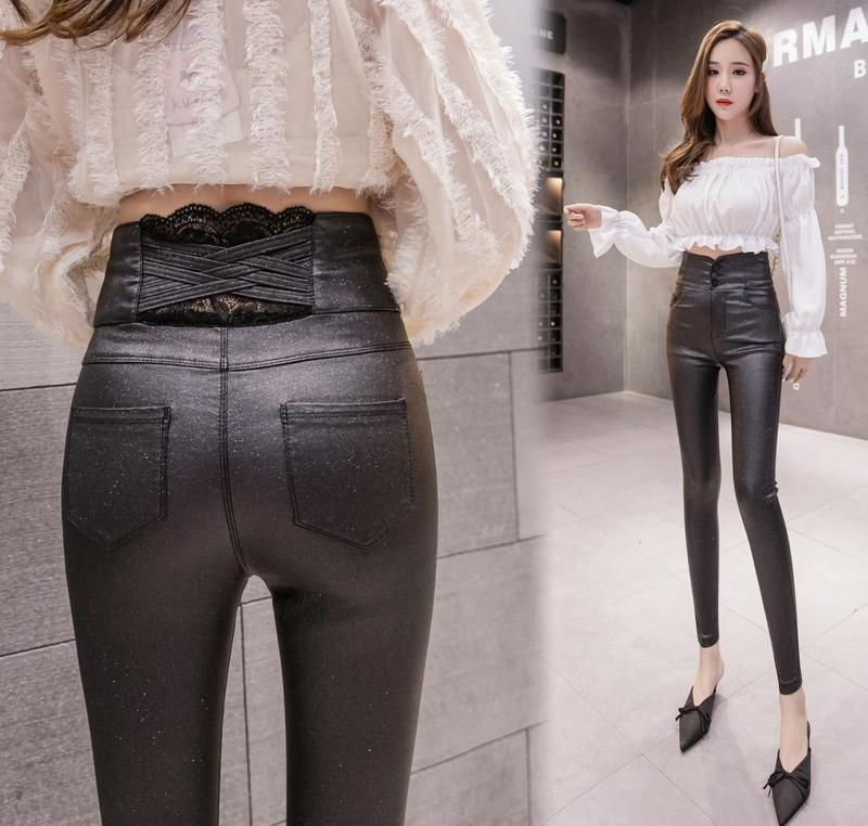 黑色的皮裤,黑色皮裤看起来好有气质