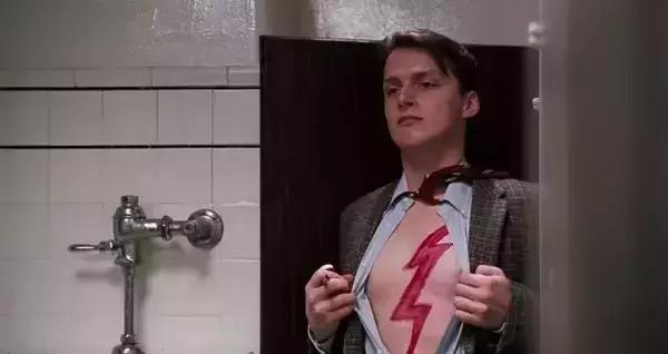 17岁男孩跳桥自杀事件后续,17岁男孩跳桥5分钟完整视频