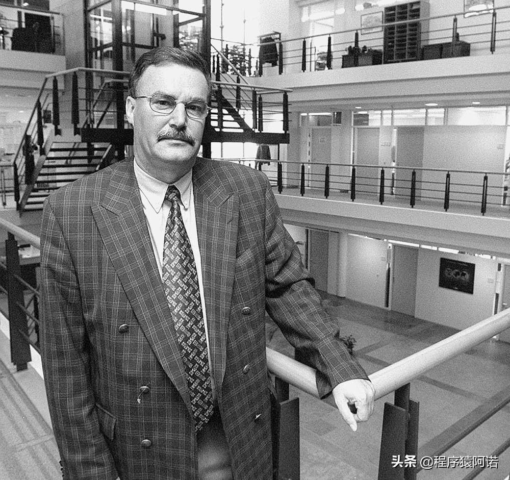 ASMl光刻机如何成长为行业霸主,asml和光刻巨头